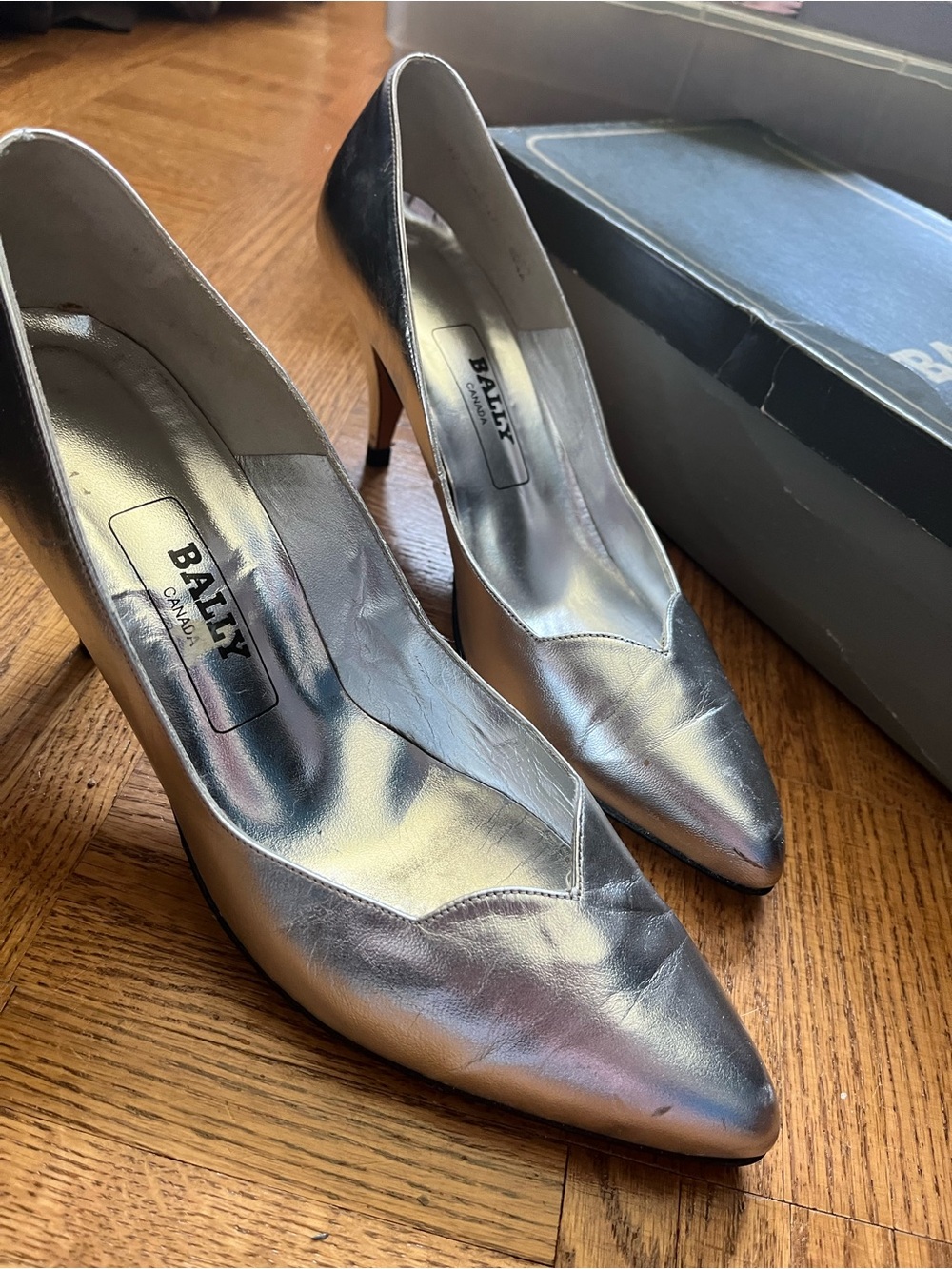 Bally Silver Metallic Leather Pointed Pumps | Size 8 AA